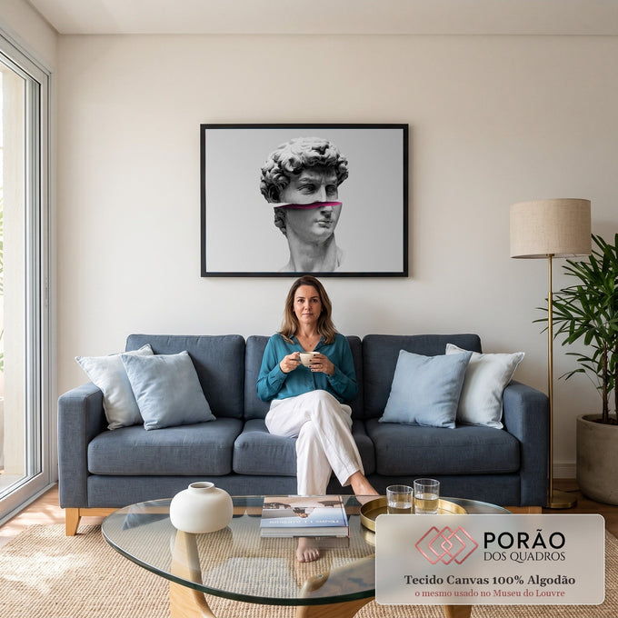 Busto em mármore do David de Michelangelo cortado no rosto com fenda rosa magenta, quadro decorativo