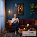 Quadro Decorativo Grande Jesus Batendo para Sala Vermelho | quadros decorativos para sala de estar | homem de manto vermelho batendo à porta com lanterna sob luar | em ambiente 3 | Porao dos Quadros