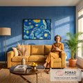 Quadro Decorativo Grande Noite Céu Estrelado para Sala | quadros decorativos para sala de estar | detalhe ampliado de céu estrelado com espirais azuis e astros dourados | em ambiente 3 | Porao dos Quadros