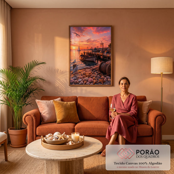 Pôr do sol laranja em marina com veleiro, barco, gaivotas, lanternas e conchas no cais, quadro decorativo