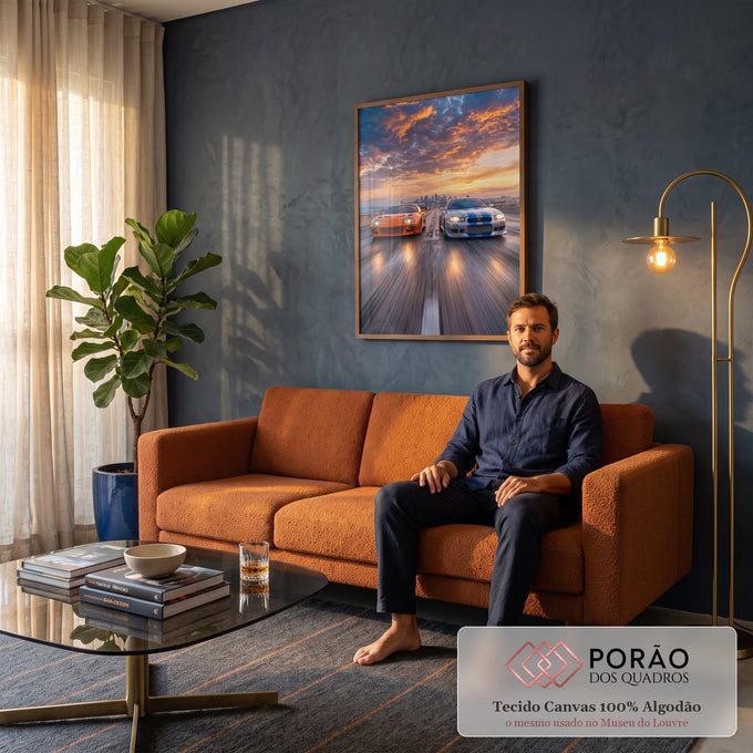 Supra laranja e Skyline prata em rodovia ao pôr do sol com cidade ao fundo, quadro decorativo