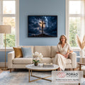 Quadro Decorativo Grande Crucificação para Sala Azul | quadros decorativos para sala de estar | Jesus crucificado contra céu tempestuoso com raio e luz dourada ao fundo | em ambiente 3 | Porao dos Quadros