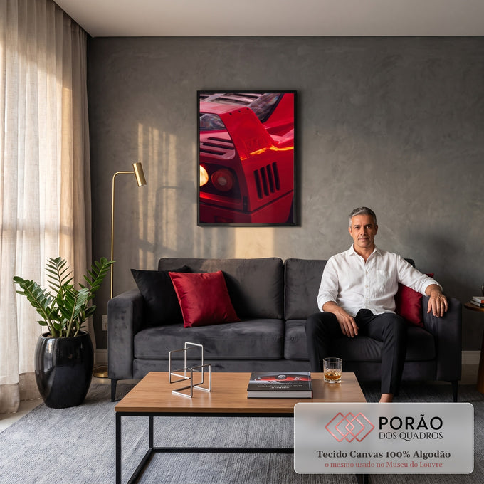 Close do spoiler e das lanternas traseiras acesas de carro esportivo clássico vermelho, quadro decorativo
