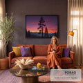 Quadro Decorativo Grande Pinheiros ao Entardecer para Sala | quadros decorativos para sala de estar | pinheiros em silhueta contra céu roxo e laranja com montanhas e lua crescente | em ambiente 3 | Porao dos Quadros