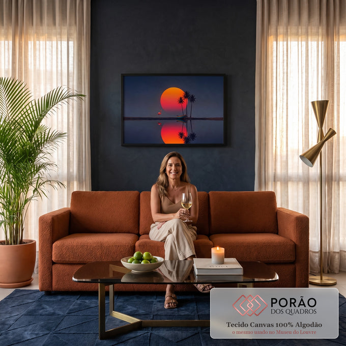 Sol laranja gigante refletido na água com flamingo, barco e palmeiras em céu azul, quadro decorativo