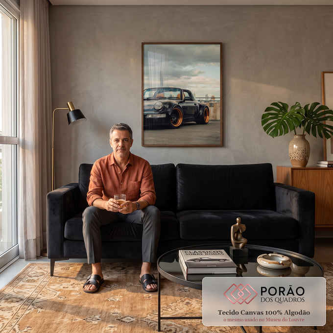 Porsche 911 Targa preto com rodas bronze em terraço com arranha-céus e céu nublado, quadro decorativo