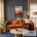 Quadro Decorativo Grande Carro Clássico para Sala Laranja | quadros decorativos para sala de estar | carro esportivo laranja com aerofólio à beira da água e skyline ao fundo | em ambiente 3 | Porao dos Quadros