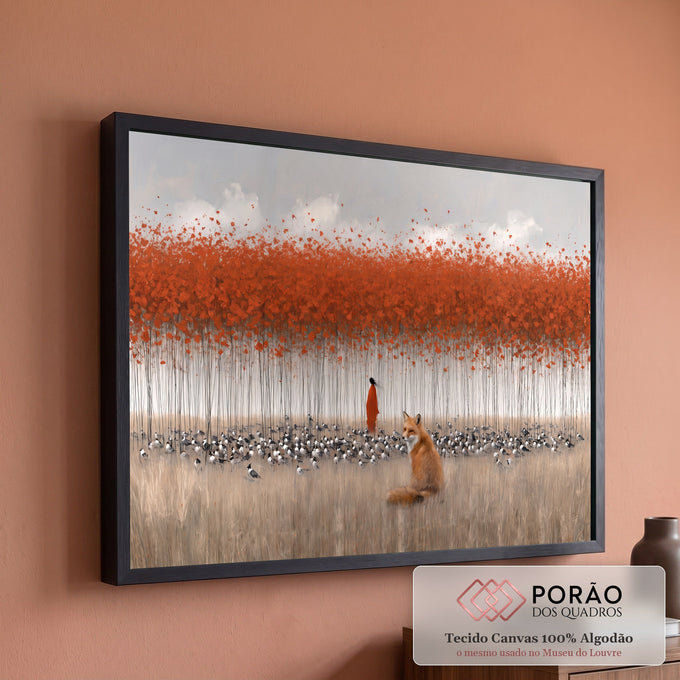 Raposa sentada no campo dourado com bando de pássaros e árvores de copa vermelha ao fundo, quadro decorativo