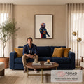 Piloto de Fórmula 1 de capacete e macacão azul-marinho sobre fundo bege texturizado, quadro decorativo