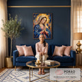 Quadro Decorativo Grande Nossa Senhora Manto para Sala | quadros decorativos para sala de estar | Nossa Senhora em oração com manto azul estrelado e auréola dourada em estilo mosaico | em ambiente 3 | Porao dos Quadros