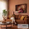 Quadro Decorativo Grande Taças de Vinho para Área Gourmet | quadros decorativos para sala de estar | duas taças de vinho tinto e rosé com uvas roxas e garrafas sobre mesa de madeira | em ambiente 3 | Porao dos Quadros