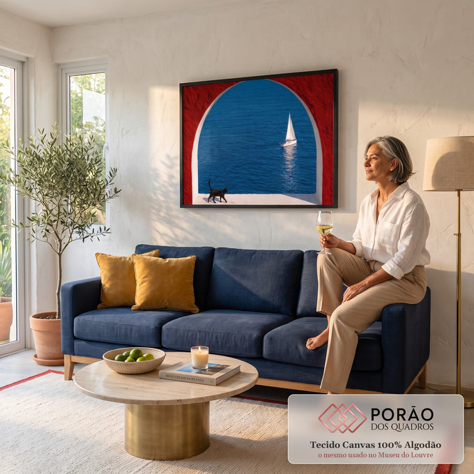 Quadro Decorativo Grande Gato Preto para Sala Vermelho | quadros decorativos para sala de estar | gato preto caminhando em janela arqueada vermelha com veleiro navegando no mar azul | em ambiente 3 | Porao dos Quadros