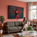 Mulher com cocar de penas vermelhas e pintura facial tribal sobre fundo escuro, quadro decorativo