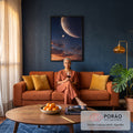 Lua crescente com crateras, Júpiter e planetas sobre nuvens alaranjadas ao entardecer, quadro decorativo