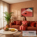 Quadro Decorativo Toranja Sobre Espreguiçadeira Coral | quadros decorativos para sala de estar | toranja cortada ao meio sobre espreguiçadeira coral com piscina ao fundo | em ambiente 3 | Porao dos Quadros