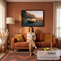 Lamborghini amarela em estrada de montanha com pinheiros e névoa dourada ao pôr do sol, quadro decorativo