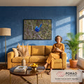 Pássaro fada-azul de cauda erguida pousado em galho seco com fundo verde desfocado, quadro decorativo