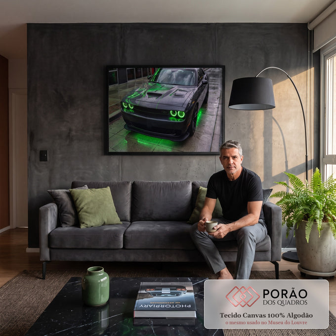 Quadro Decorativo Grande Carro Luzes Verdes para Sala Cinza | quadros decorativos para sala de estar | carro esportivo cinza com faróis em anéis de luz verde neon sobre piso molhado | em ambiente 3 | Porao dos Quadros
