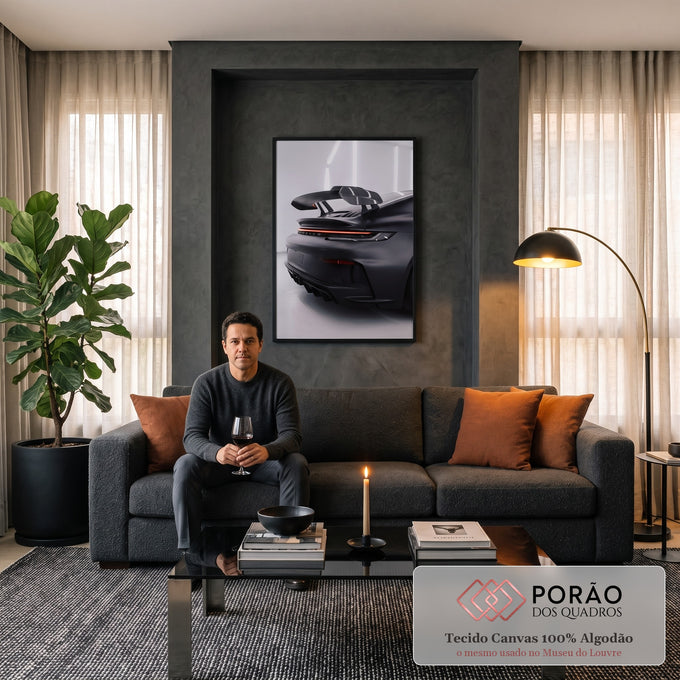 Traseira de Porsche 911 GT3 preto fosco com aerofólio de carbono em estúdio branco, quadro decorativo