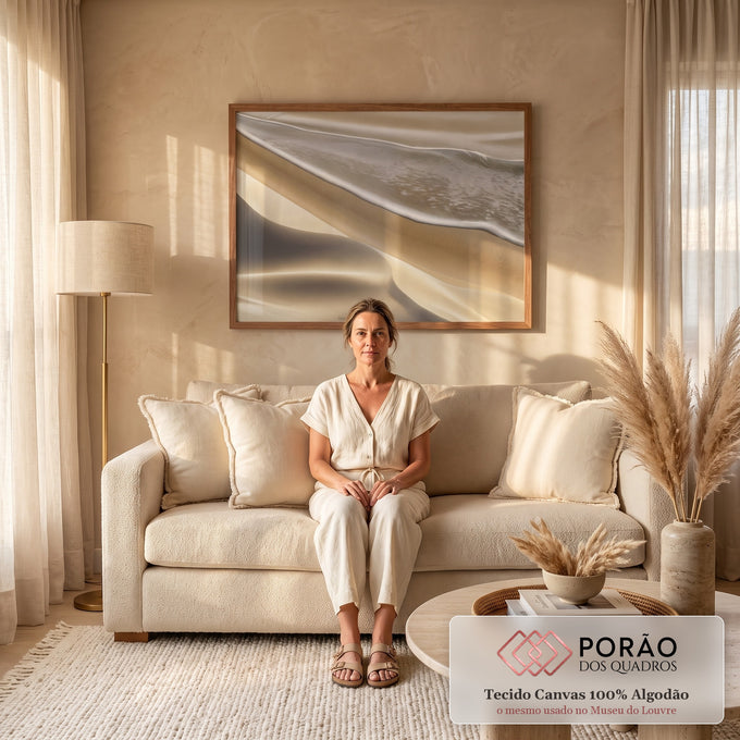 Quadro Decorativo Grande Dunas e Espuma do Mar para Sala | quadros decorativos para sala de estar | espuma branca do mar encontrando dunas de areia dourada em composição diagonal | em ambiente 3 | Porao dos Quadros