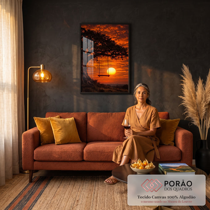 Quadro Decorativo Grande Balanço sob Árvore para Sala | quadros decorativos para sala de estar | balanço de madeira sob árvore com pôr do sol laranja intenso ao fundo | em ambiente 3 | Porao dos Quadros