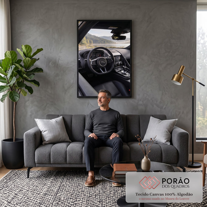 Interior de carro esportivo preto com volante e vista para lago, pinheiros e montanhas, quadro decorativo