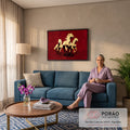 Quadro Decorativo Grande Três Cavalos Vermelho para Sala | quadros decorativos para sala de estar | três cavalos dourados correndo sobre fundo vermelho com respingos pretos | em ambiente 3 | Porao dos Quadros