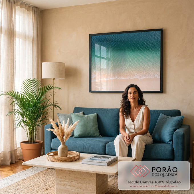 Quadro Decorativo Grande Vista Aérea de Praia Mar para Sala | quadros decorativos | vista aérea de mar turquesa encontrando areia clara com espuma branca de onda | em ambiente 2 | Porao dos Quadros
