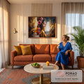 Mulher de olhos fechados com rosas no cabelo e roupa dourada em fundo pintado, quadro decorativo