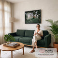 Quadro Decorativo Grande Folha de Palmeira Verde para Sala | quadros decorativos para sala de estar | folha de palmeira verde em close com fundo desfocado em bokeh branco | em ambiente 3 | Porao dos Quadros