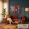 Quadro Decorativo Grande Rostos Femininos para Sala Azul | quadros decorativos para sala de estar | múltiplos rostos femininos estilizados em linhas pretas sobre fundo colorido em blocos geométricos | em ambiente 3 | Porao dos Quadros
