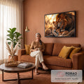 Quadro Decorativo Grande Leão e Filhotes para Sala Dourado | quadros decorativos para sala de estar | leão adulto aconchegando dois filhotes com luz dourada de entardecer ao fundo | em ambiente 3 | Porao dos Quadros