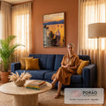Quadro Decorativo Grande Veleiros para Sala Laranja | quadros decorativos para sala de estar | veleiros navegando em baía dourada ao pôr do sol com montanhas ao fundo | em ambiente 3 | Porao dos Quadros
