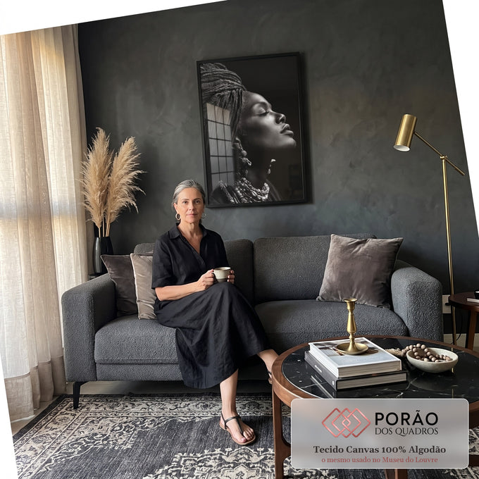Quadro Decorativo Retrato Feminino em Preto e Branco | quadros decorativos para sala de estar | retrato de mulher em perfil com turbante e colares em preto e branco | em Quadros para Quarto | Porao dos Quadros