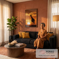 Girafa em silhueta na savana africana com sol se pondo no horizonte e céu laranja, quadro decorativo