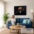 Astronauta flutuando no espaço segurando balões em forma de planetas coloridos, quadro decorativo