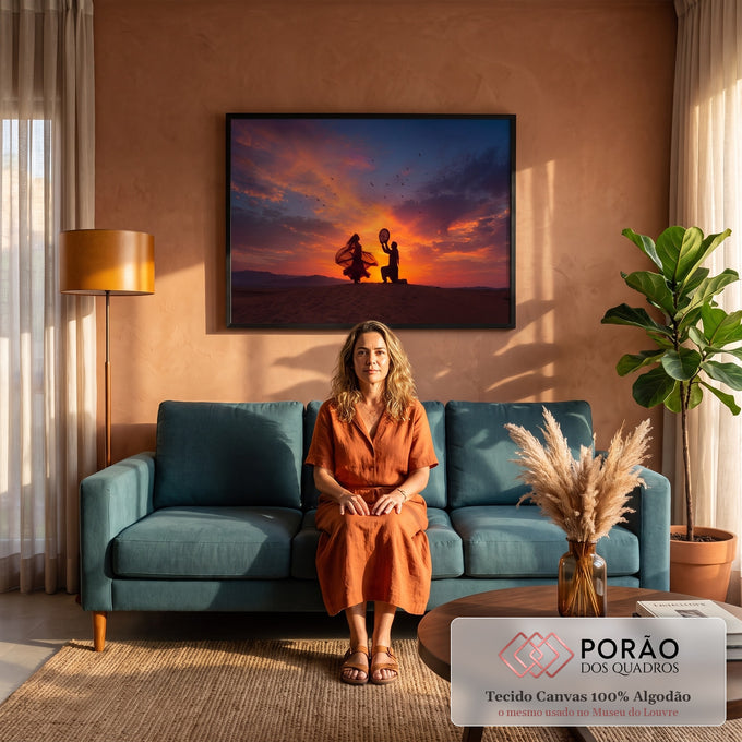 Quadro Decorativo Grande Dançarina e Músico para Sala | quadros decorativos para sala de estar | silhuetas de dançarina e músico em duna ao pôr do sol com pássaros voando | em ambiente 3 | Porao dos Quadros