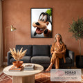 Cachorro de desenho animado em 3D realista sorrindo, com chapéu verde e fundo branco, quadro decorativo