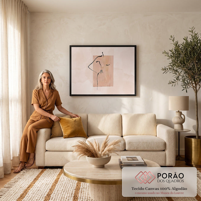 Silhueta feminina em traço preto contínuo sobre aquarela rosa nude, arte minimalista, quadro decorativo