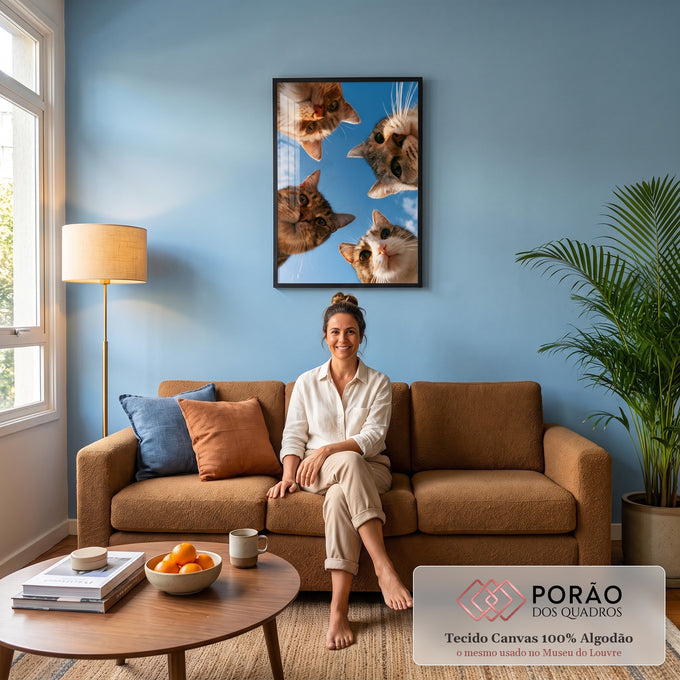 Quadro Decorativo Quatro Gatos Olhando de Baixo para o Céu | quadros decorativos para sala de estar | quatro gatos fotografados de baixo com céu azul e nuvens ao fundo | em Quadros para Escritorio | Porao dos Quadros