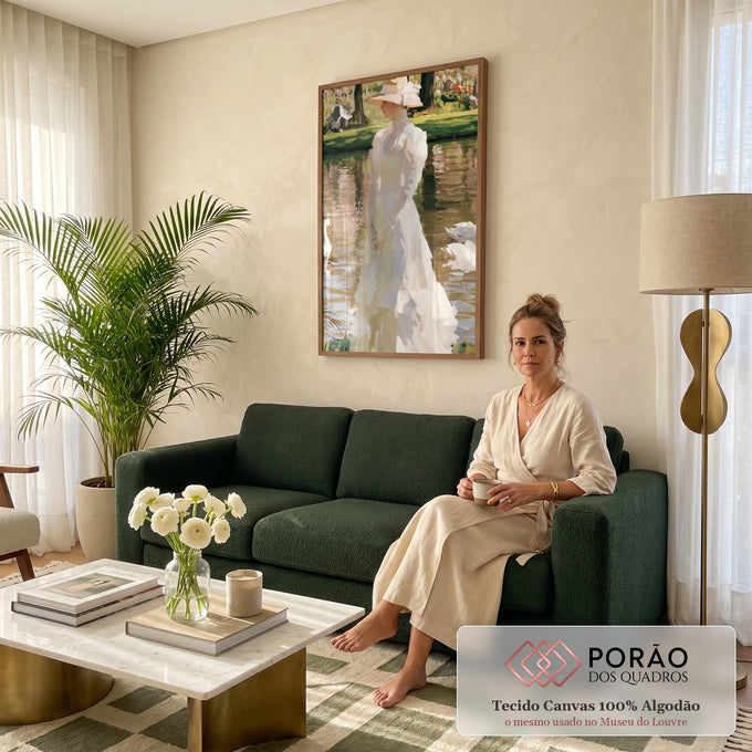 Quadro Decorativo Dama de Branco à Beira do Lago com Cisnes | quadros decorativos para sala de estar | mulher de vestido branco vitoriano à beira de lago com cisnes em estilo impressionista | em ambiente 3 | Porao dos Quadros