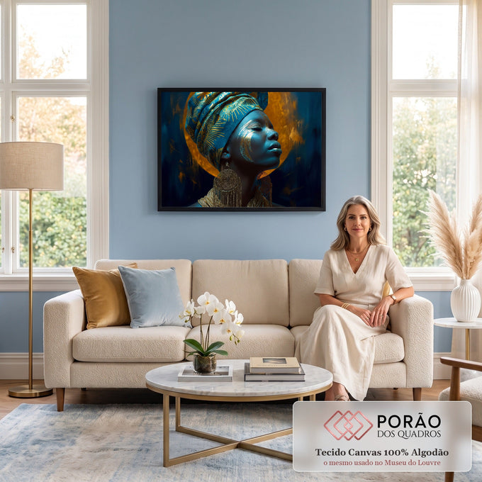 Quadro Decorativo Grande Mulher com Turbante para Sala Azul | quadros decorativos para sala de estar | mulher de olhos fechados com turbante azul e rosto pintado de dourado diante de lua dourada | em ambiente 3 | Porao dos Quadros