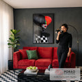 Mulher surreal de cabelo preto, batom vermelho e roupa xadrez preto e branco, quadro decorativo
