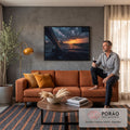 Quadro Decorativo Grande Estrada ao Pôr do Sol para Sala | quadros decorativos para sala de estar | estrada vista de dentro do carro com céu de tempestade e pôr do sol laranja | em ambiente 3 | Porao dos Quadros