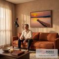 Quadro Decorativo Grande Píer Lago para Sala Laranja | quadros decorativos para sala de estar | píer de madeira sobre lago calmo com pôr do sol laranja e gazebo ao fundo | em ambiente 3 | Porao dos Quadros