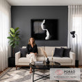 Silhuetas de perfil de um casal prestes a se beijar em alto contraste preto e branco, quadro decorativo