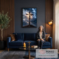 Quadro Decorativo Grande Crucificação de Jesus para Sala | quadros decorativos para sala de estar | Jesus crucificado com luz solar e relâmpago em céu tempestuoso dramático | em ambiente 3 | Porao dos Quadros