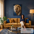 Quadro Decorativo Grande Leão com Juba Dourado para Sala | quadros decorativos para sala de estar | leão com juba dourada e ornamentos entalhados em ouro e azul no rosto | em ambiente 3 | Porao dos Quadros