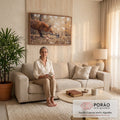 Quadro Decorativo Grande Raposa e Esquilo para Sala Laranja | quadros decorativos para sala de estar | raposa vermelha farejando um esquilo cinza sobre folhas secas de outono | em ambiente 3 | Porao dos Quadros
