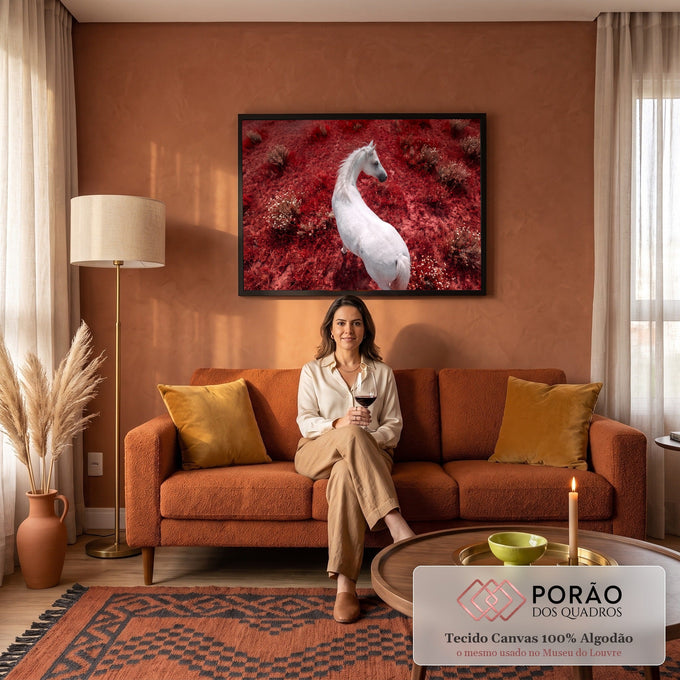 Quadro Decorativo Grande Cavalo Branco para Sala Vermelho | quadros decorativos para sala de estar | cavalo branco visto de cima sobre campo de vegetação vermelha intensa | em ambiente 3 | Porao dos Quadros